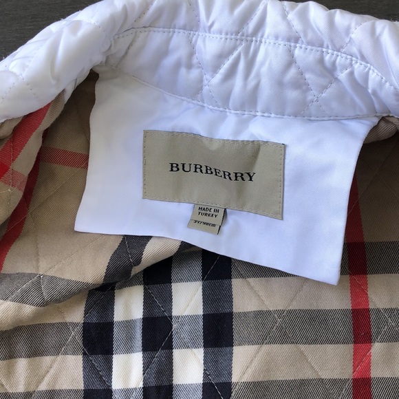 Classic Burberry quilted jacket. Size 3 - Picture 3 of 8
